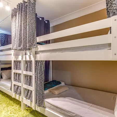 Quiet Point Hostel *