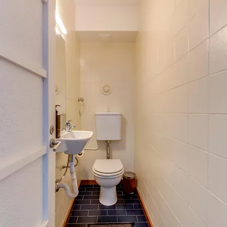 Quiet Point Hostel *