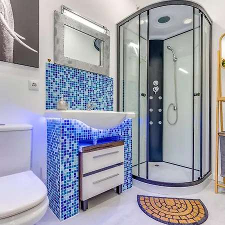 Quiet View Hostel & Rooms בית הארחה