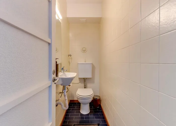 Quiet Point Hostel *